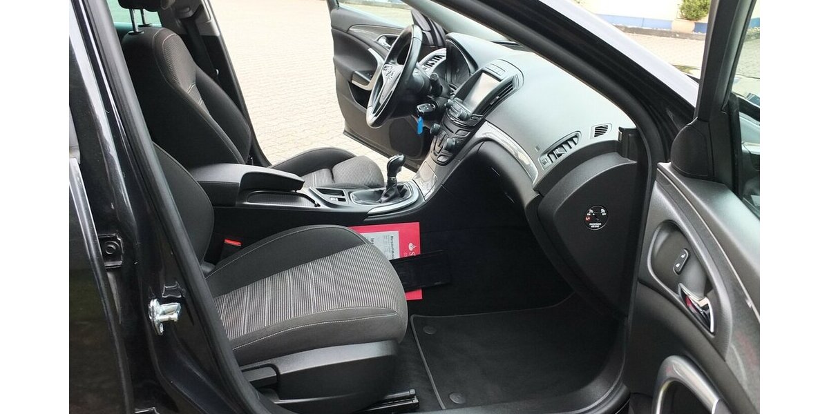 Opel Insignia EDITION NAVI PARKPILOT/KAMERA 17 Zoll LMF 96.093 km 10.798 &euro; Köln 50858