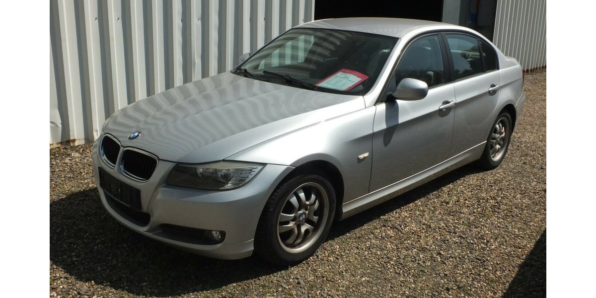 BMW 318i KLIMAAUTOMATIK NAVI PDC MFL 17 Zoll LMF 133.241 km 7.908 &euro; Köln 50858