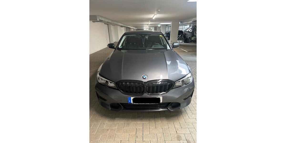 BMW 330 90.000 km 22.999 &euro; Köln 51109