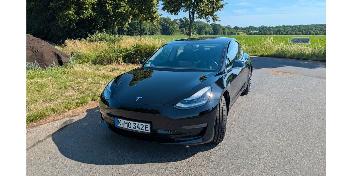 Tesla Model 3 168.449 km 20.990 &euro; Köln 50937