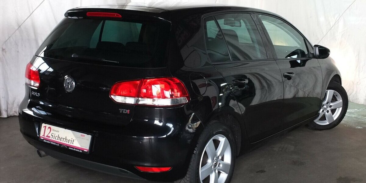 VW Golf 1.6TDi TEAM KLIMAAUTOMATIK 5-türig 159.855 km 6.904 &euro; Köln 50858