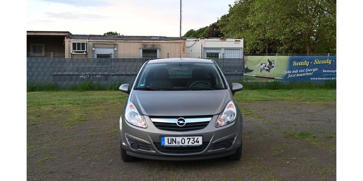 Opel Corsa 124.999 km 3.199 &euro; Köln 51145